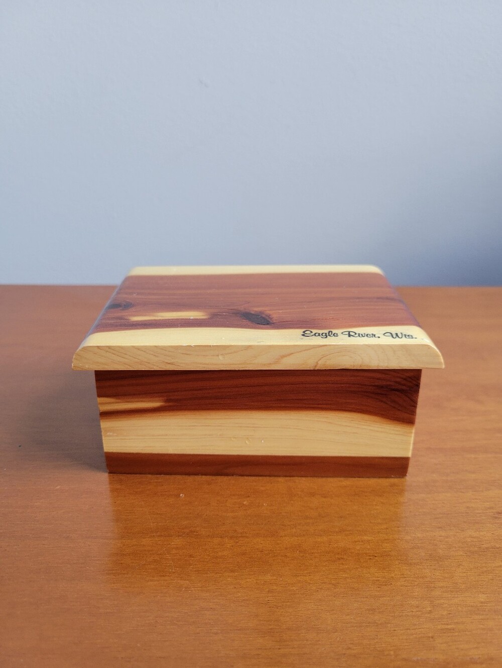Vintage Eagle River Wisconsin Cedar Wood Souvenir Trinket Keepsake Box